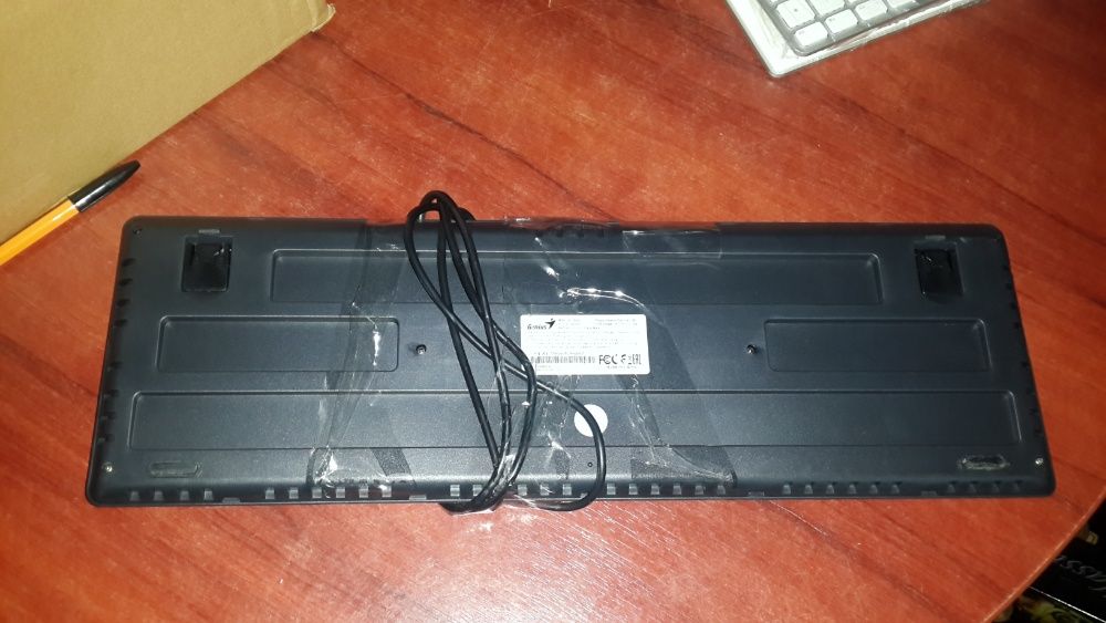 2 Teclados: Genius SlimStar 130 e X5Tech modelo XK-780MU