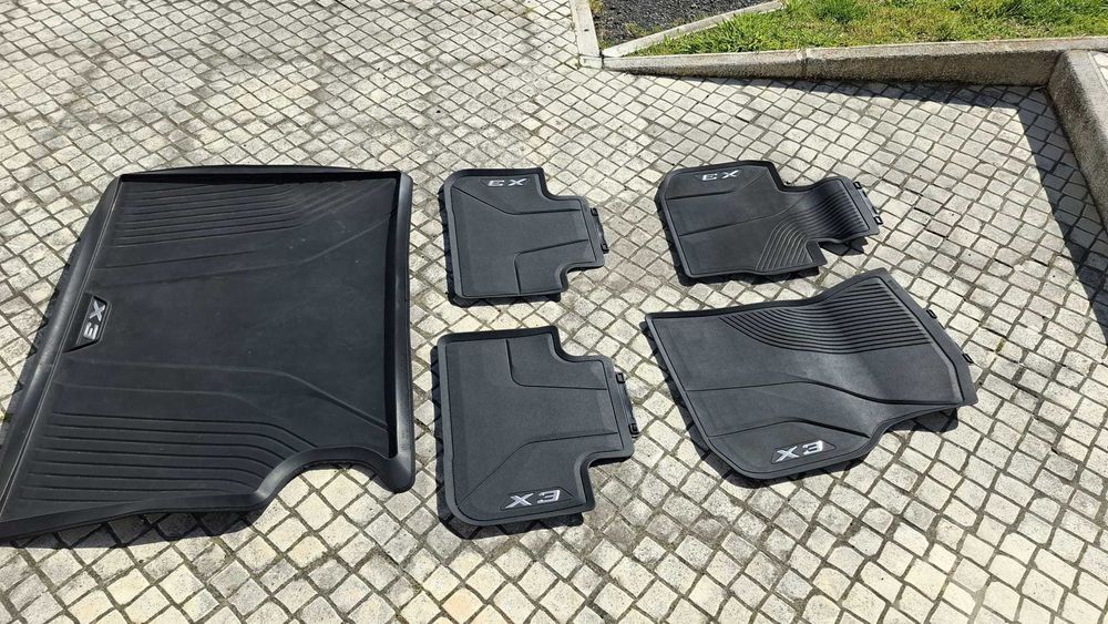 Vendo conjunto Tapetes BMW específico - frontal, traseiro e bagageira