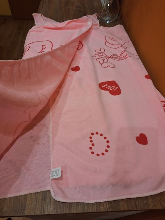 Różowy szlafroczek kąpielowy