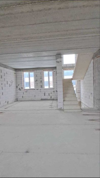 Таунхаус в Авангарде с двумя парко местами и зоной барбекю