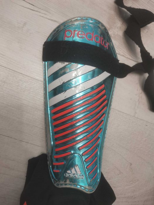 Футбольные щитки