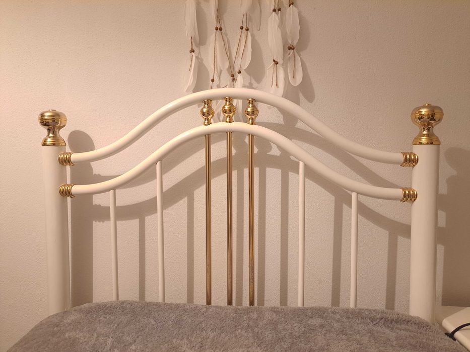 Cama de ferro de solteiro