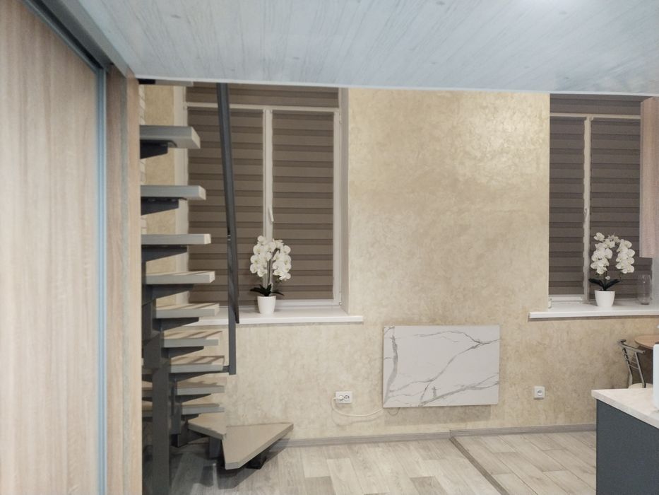 Сдам посуточно,подобово Двухуровневую  студію на левом березі район 9-