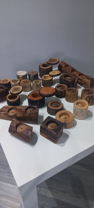 Декоративні дубові підсвічники.