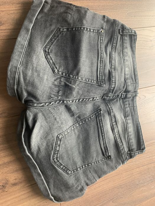 Damskie spodenki z czarnego jens Reserved