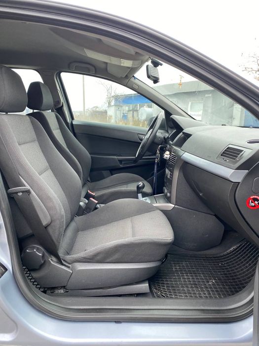 В Дуже Гарному Стані OPEL Astra H 1.6 Бензин На Автоматі! 140тис км