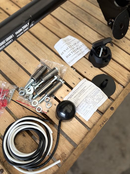 НОВИЙ! Фаркоп Рено Дачия Логан СЕДАН 2004-2013 первый кузов