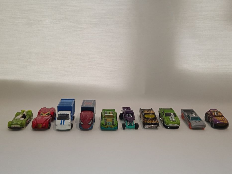 ЗАЛІЗНІ ІГРАШКОВІ МАШИНКИ. Качествені, 100грн.за шт.(1000грн. за  всі)