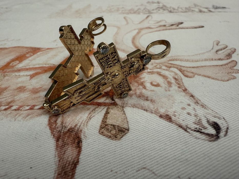 Продам золотую цепочку .Золото + 8 Брилиантов 0.6К .