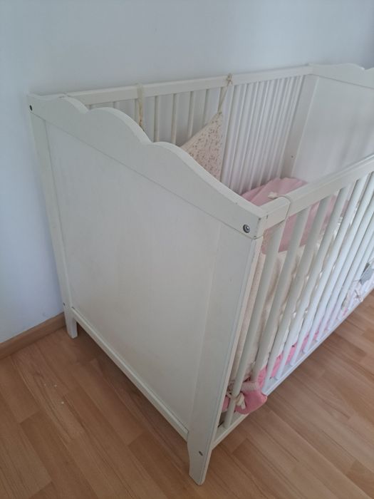 Berço branco com colchão