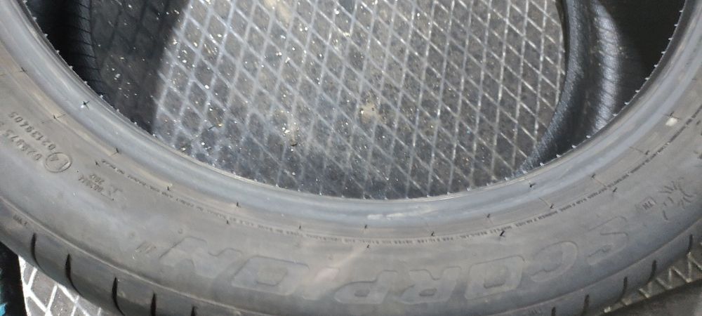Pneus 255/40/20 semi novos