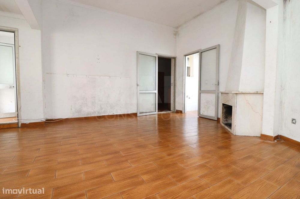 Apartamento com terraço no centro de Samora Correia