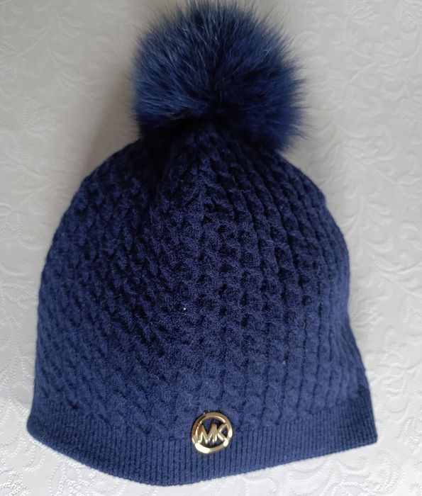 Sprzedam granatową czapkę wełnianą damską z naturalnym pomponem