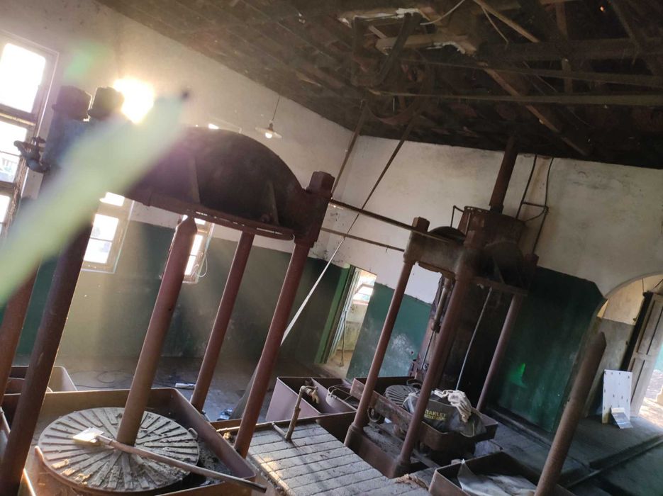 Maquinaria lagar de azeite antigo