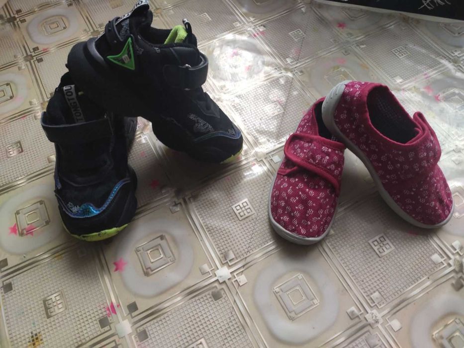 Дитячі кросівки/тапочки