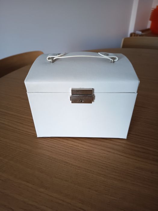 Guarda jóias branco