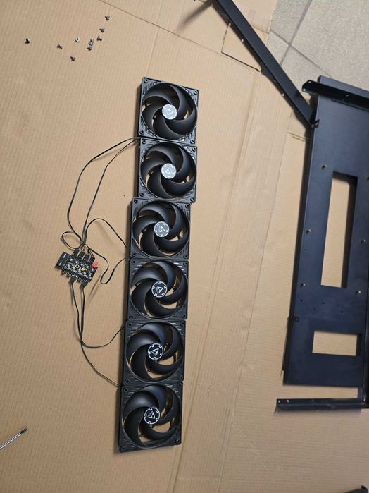 Frame RIG para 7/8 GPUs para mineração com oferta de risers e spliters
