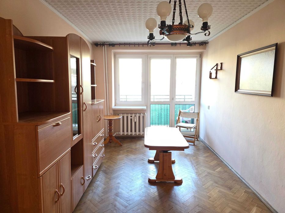 Pierwsze piętro. 38m.kw.Dwa pokoje z balkonem