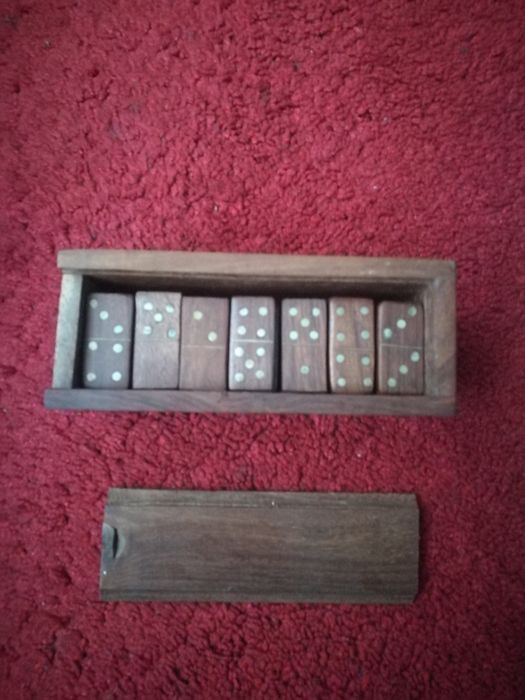 Dominó em madeira vintage