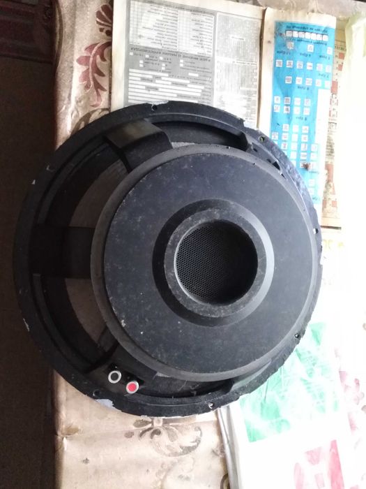 Очень мощный динамик -- затирает