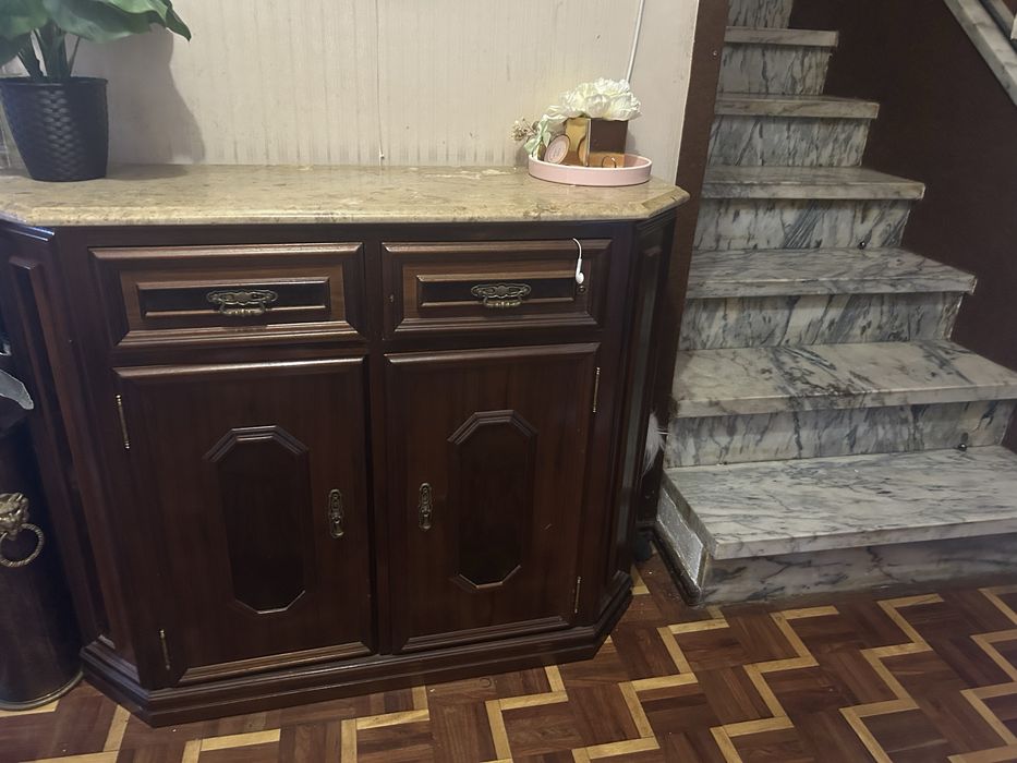 Movel com portas e gavetas