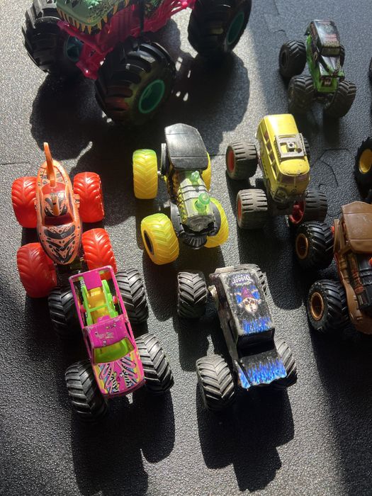 Hot Wheels Monster Truck 15 samochodów