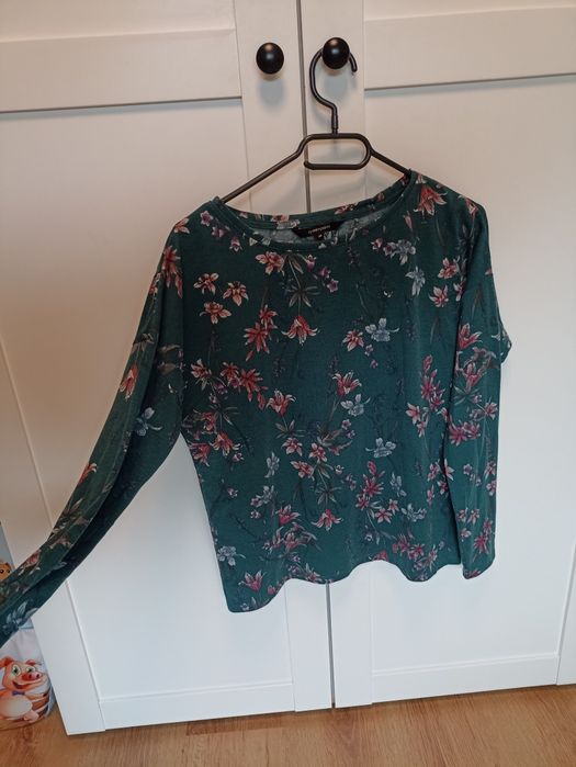 Bluzka damska z kwiatami