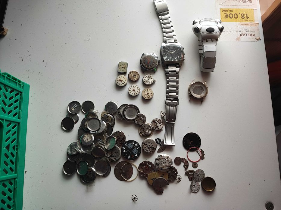 Lote de relógios para peças ou reparação