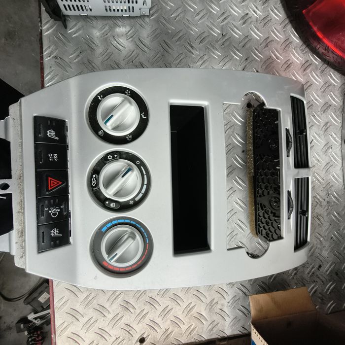 Dodge Caliber Ramka Radia Nawiewu