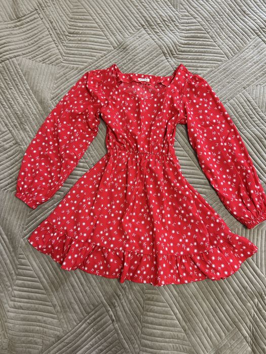 Червоне плаття з резинкою на талії