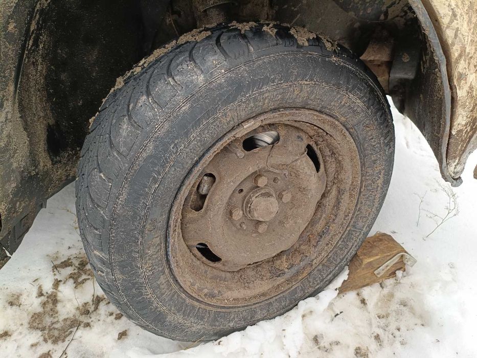 Пара зимней резины 13 на дисках ВАЗ