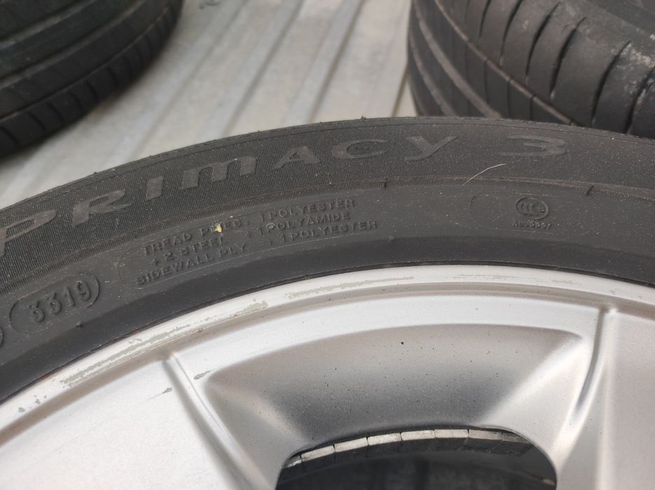 Conjunto de pneus e jantes