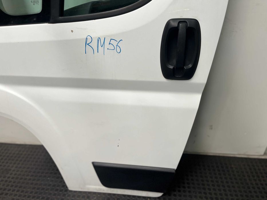 Porta frontal Esquerda Citroen Jumper/ Peugeot Boxer (2018)