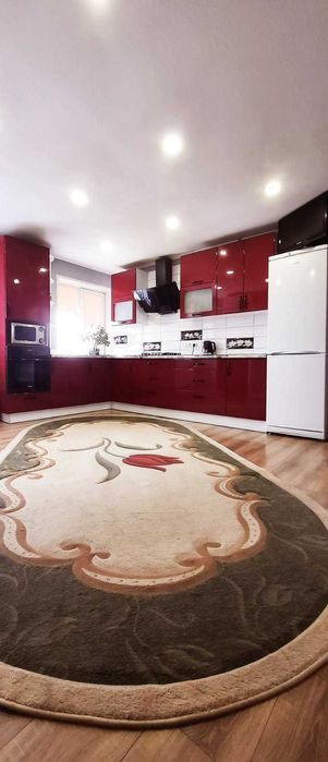 Продаж 2 поверхового Будинку. Власниця.