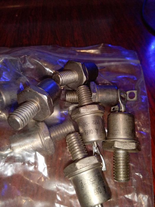 Тиристори Т132-50-8 нові.