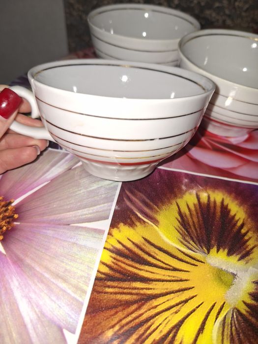 Чашки фарфор ,кремгес,ваза хрусталь ,конфетница ,чехословакія