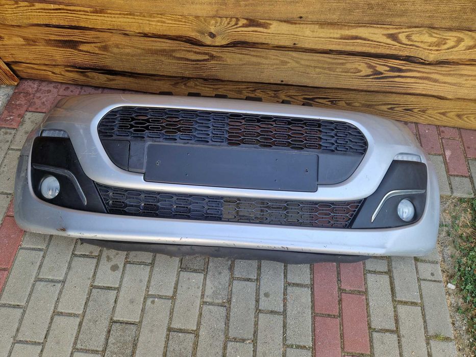[42/1] Zderzak przedni Peugeot 107 Lift 12-15r.