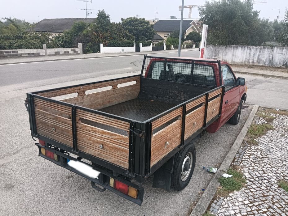 Nissan Pickup como nova
