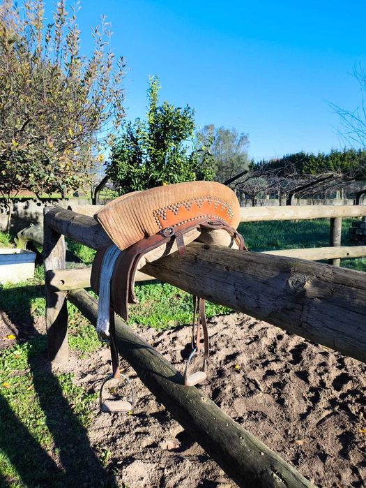 Vendo sela a portuguesa em bom estado