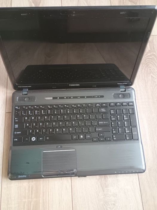 Ноутбук Toshiba  Satellite P755, 15.6
процесор i7 2670QM 
Відеокарта і