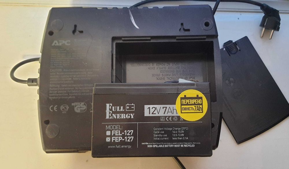 Блок бесперебойного питания ИБП APC Back-UPS ES 550VA (новая батарея)