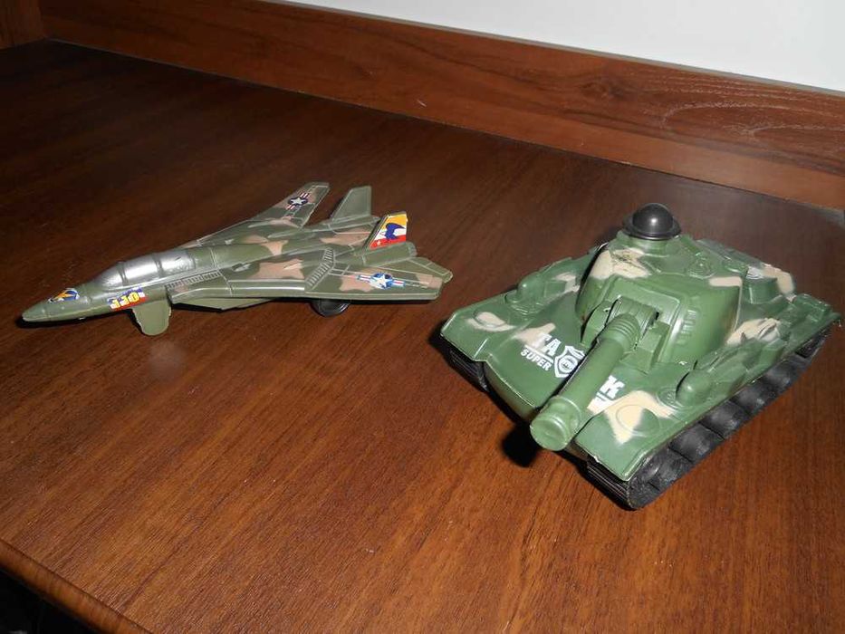 Танки с поворачивающейся башней , сост. отличное.