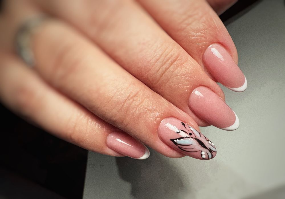 Manicure hybrydowy , pedicure , przedłużanie paznokci