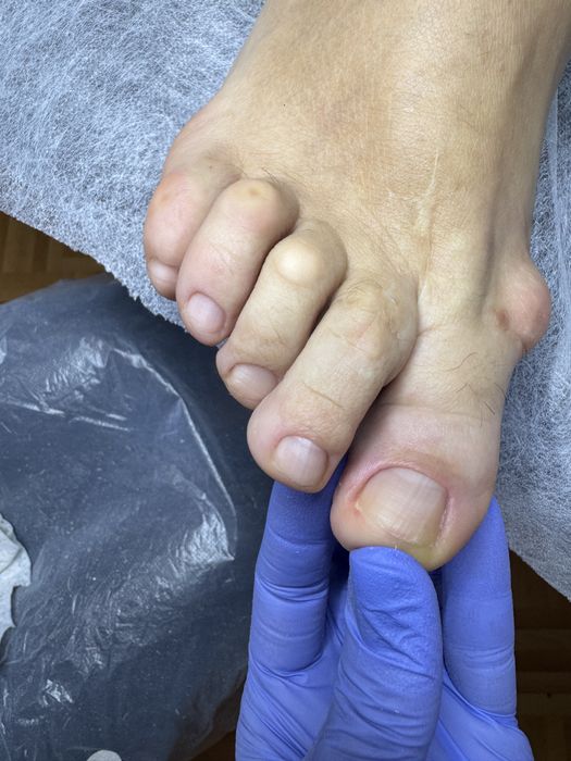 Манікюр, апаратний педикюр з покриттям гель-лак