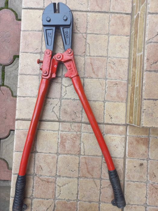 Кувалда з дерев'яною ручкою