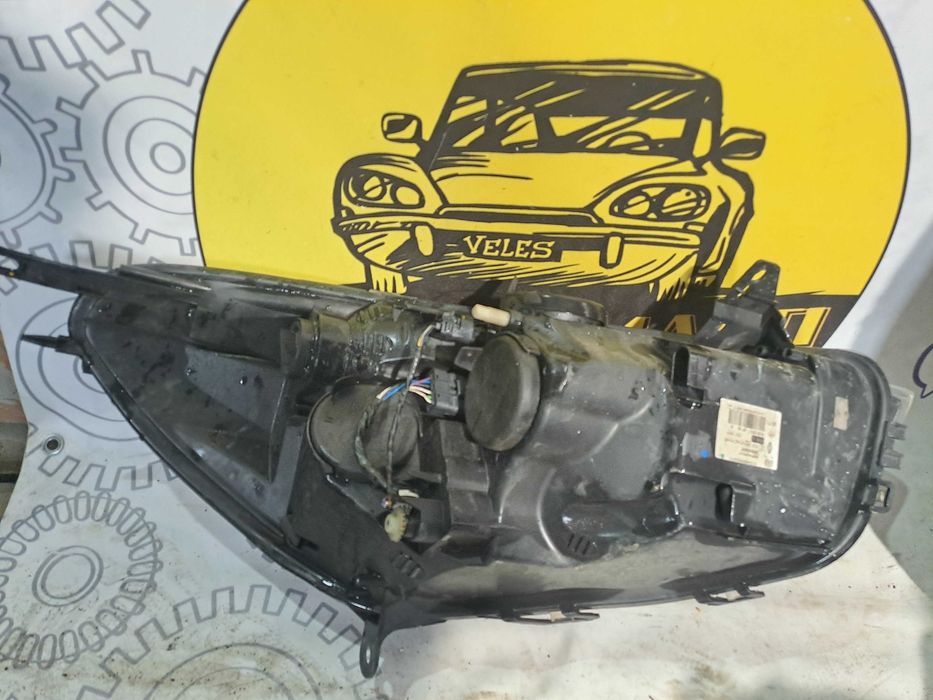 Фара передня права ліва  RENAULT CLIO IV 2013