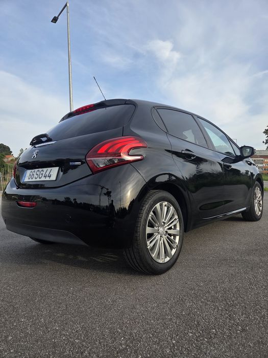 Peugeot 208 1.2  Style