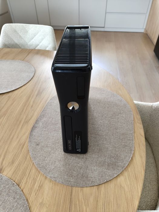 Konsola Xbox 360 slim