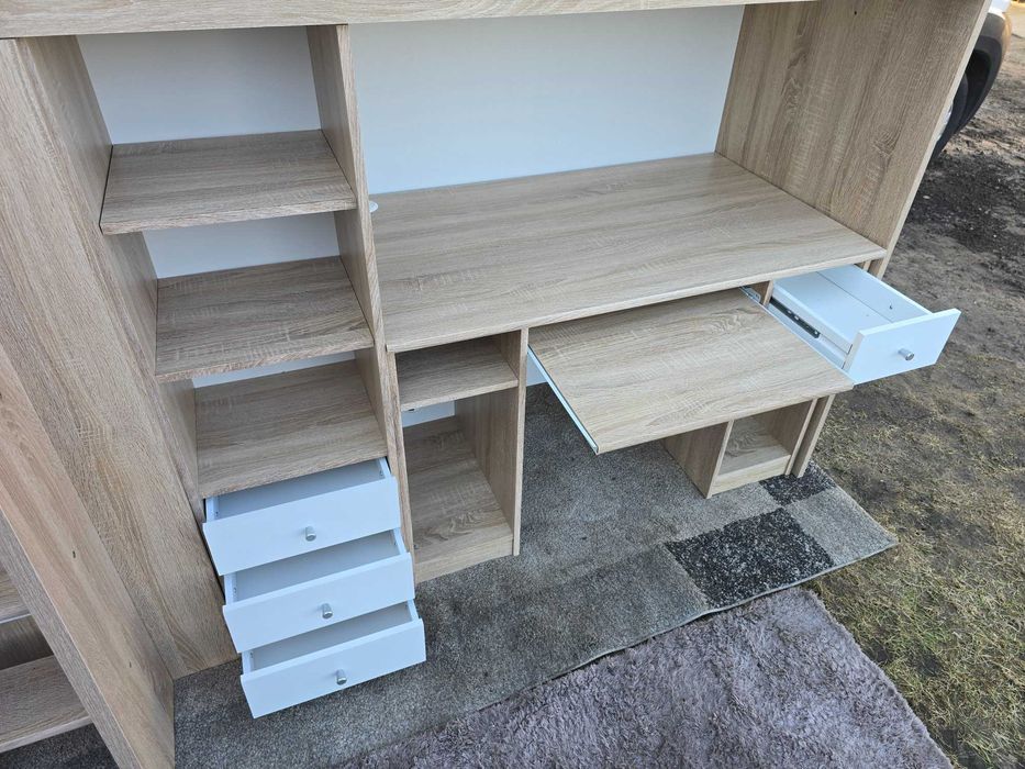 Łóżko piętrowe typu antresola z wbudowanym biurkiem i szafkami
