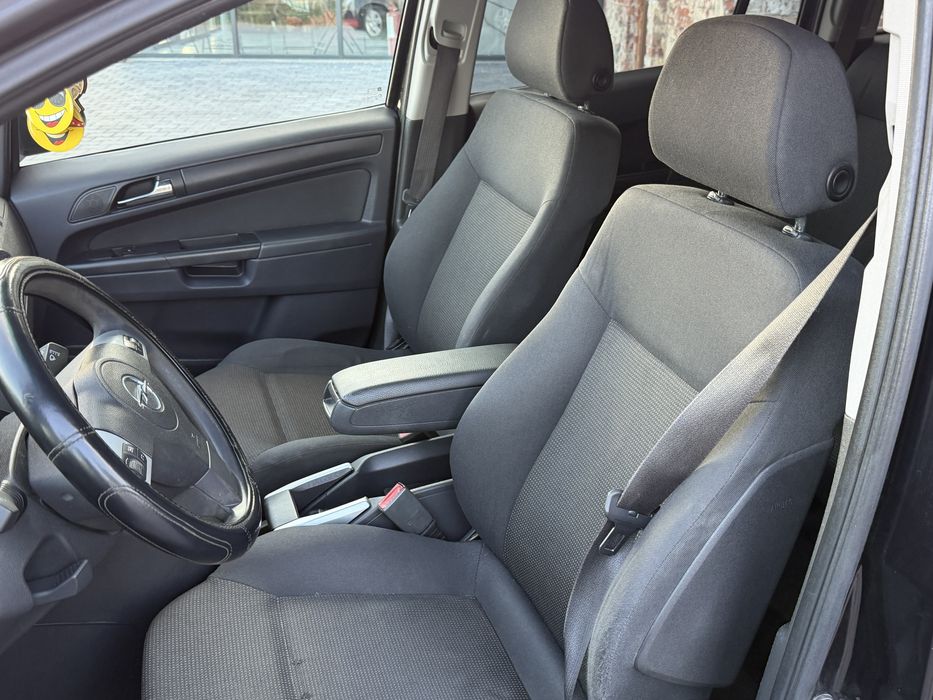 Opel Zafira 2010  рік 1,6 бенз 7 - місна